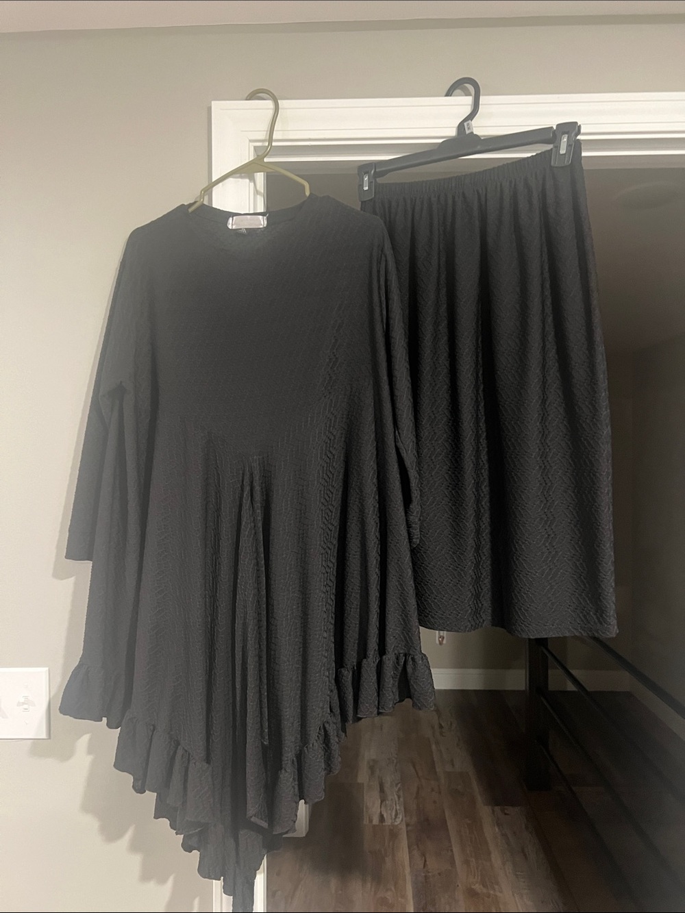 Black Midi Skirt - Women's Textured Elastic Waist Midi Skirt